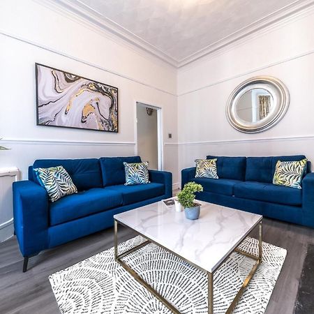 Stylish Luxury Large 4Br Kingbed Apartment Barrow-in-Furness Ngoại thất bức ảnh