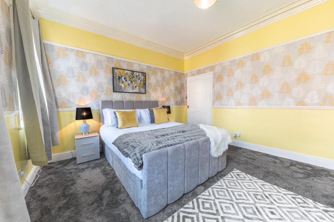 Stylish Luxury Large 4Br Kingbed Apartment Barrow-in-Furness Ngoại thất bức ảnh