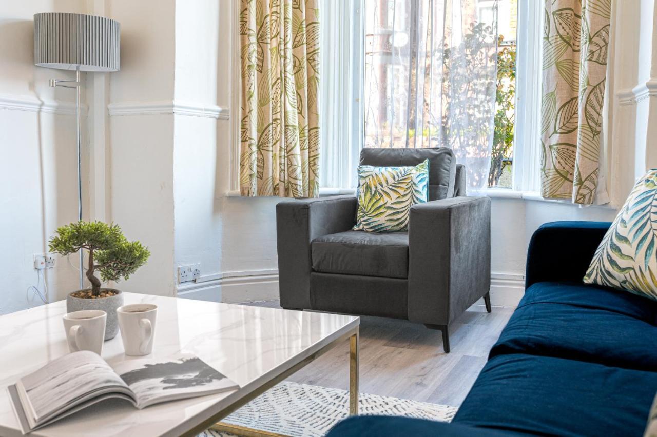 Stylish Luxury Large 4Br Kingbed Apartment Barrow-in-Furness Ngoại thất bức ảnh