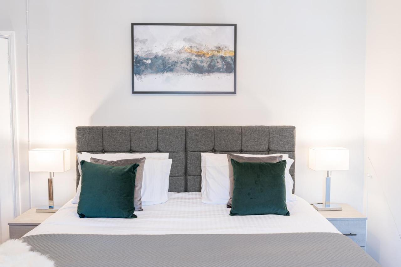 Stylish Luxury Large 4Br Kingbed Apartment Barrow-in-Furness Ngoại thất bức ảnh