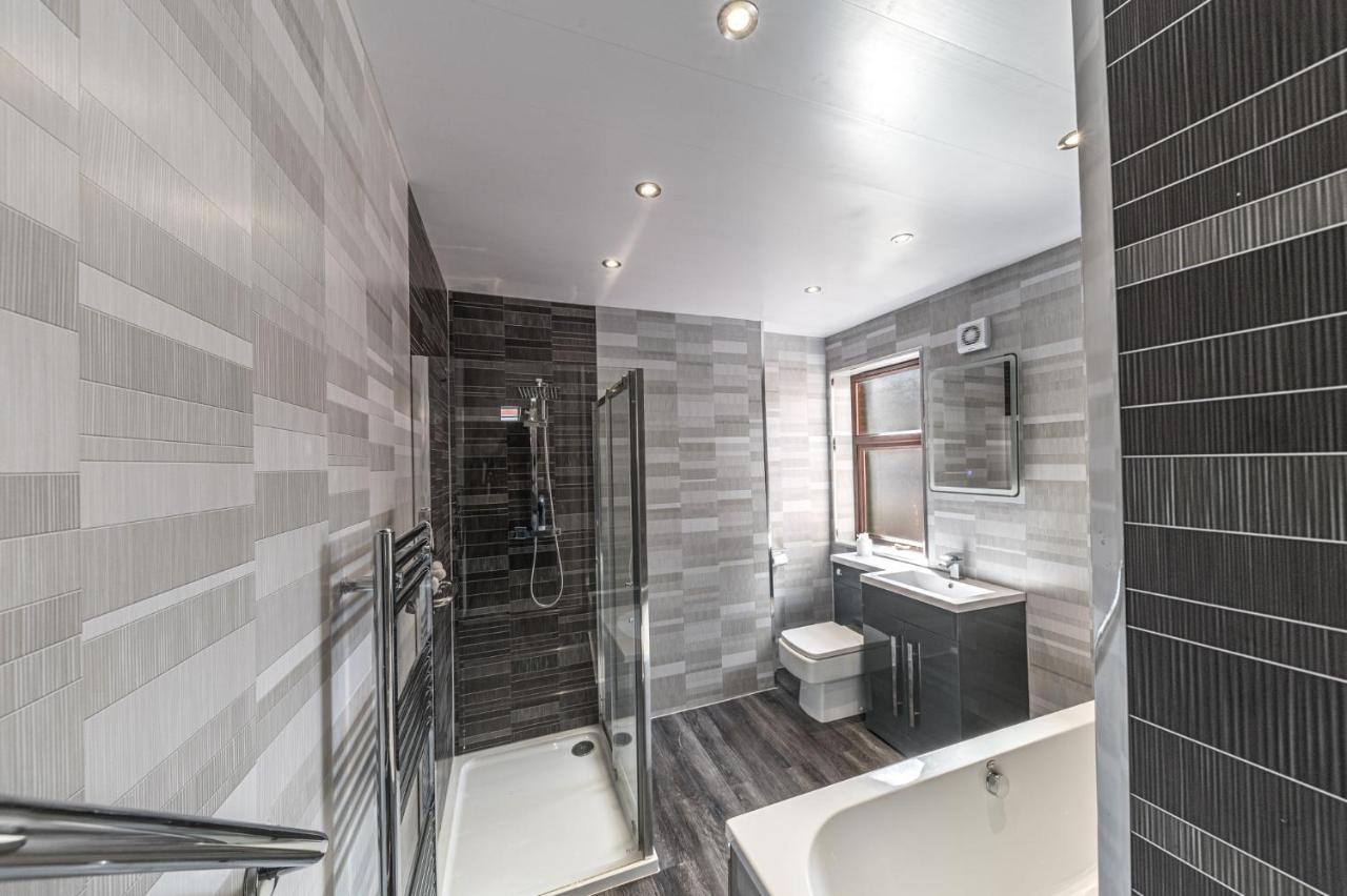 Stylish Luxury Large 4Br Kingbed Apartment Barrow-in-Furness Ngoại thất bức ảnh