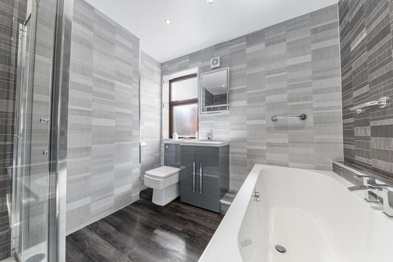 Stylish Luxury Large 4Br Kingbed Apartment Barrow-in-Furness Ngoại thất bức ảnh