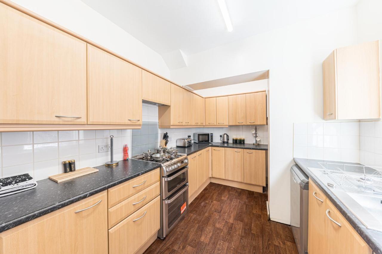 Stylish Luxury Large 4Br Kingbed Apartment Barrow-in-Furness Ngoại thất bức ảnh