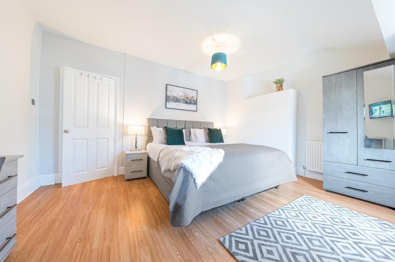 Stylish Luxury Large 4Br Kingbed Apartment Barrow-in-Furness Ngoại thất bức ảnh